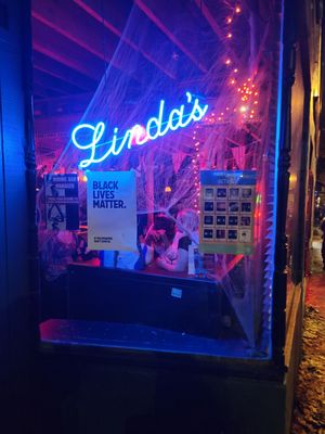 Linda's Tavern by null