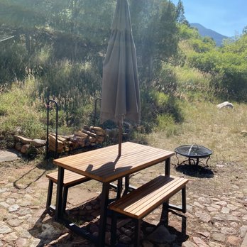 Keithley Pines Historic Cabins - Backyard area, Blue Spruce Cabin. - Vacation Rentals Near Me - Manitou Springs, Colorado
