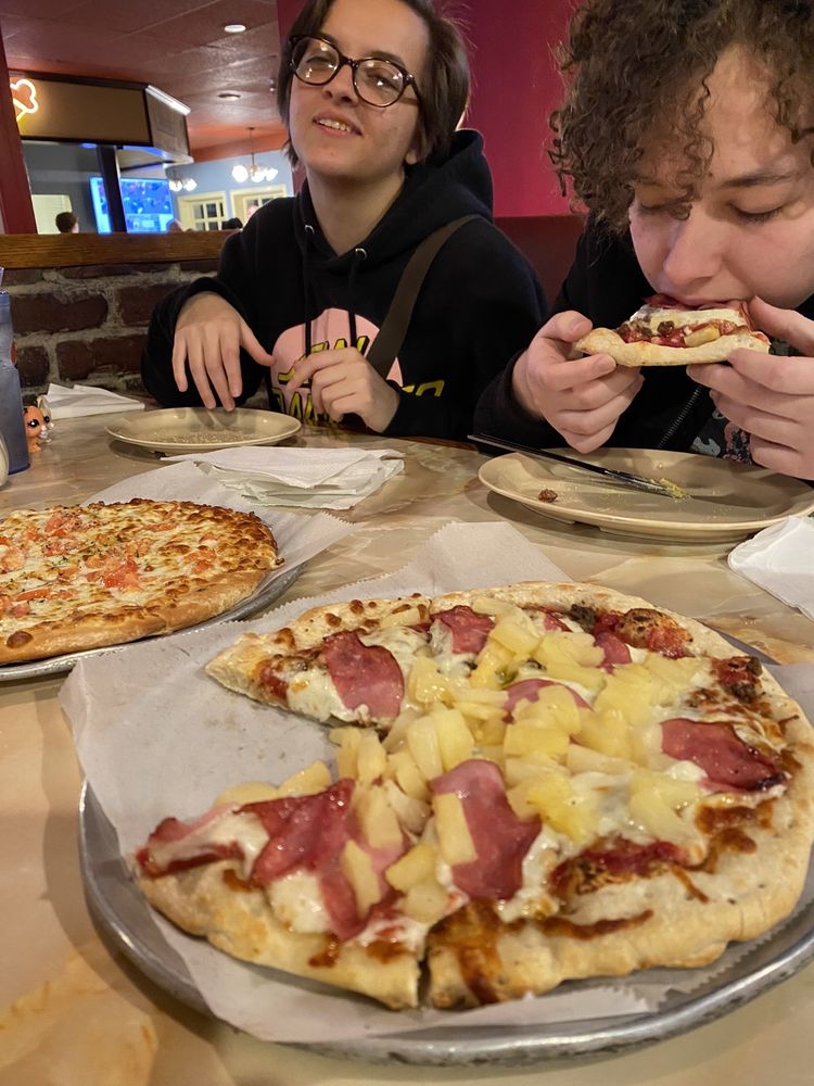 JOHN’S PIZZA Updated September 2024 20 Photos & 59 Reviews 348 West Ridgecrest Blvd