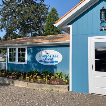 Clarksville Sweets - the front of the store - Chocolatiers & Shops Near Me - Mesopotamia, Ohio