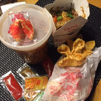 St Louis Kitchen - Hot N Sour soup - crab rangoon - beef & broccoli - Chinese Near Me - Maplewood, Missouri