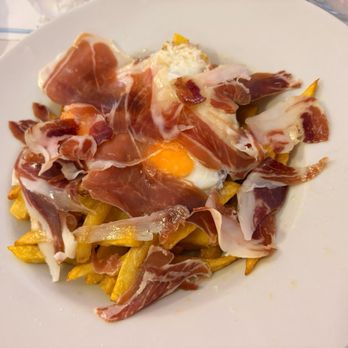 El Rincon De Anais - Huevos Rotos Jamon - Broken Eggs with Jamon - Tapas Bars Near Me - Madrid, M