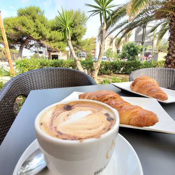 Farggi - Cafe con leche y croissant Beach side in Europe - Ice Cream & Frozen Yogurt Near Me - Salou, T Farggi - Cafe con leche y croissant Beach side in Europe - Ice Cream & Frozen Yogurt Near Me - Salou, T