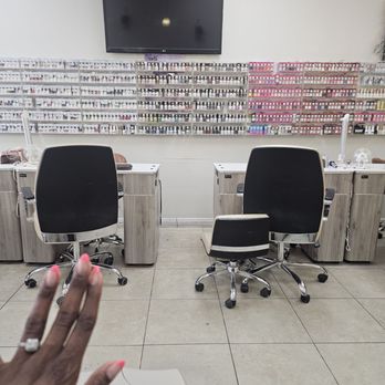 T & T Nail Spa - Nail Salons Near Me - Tarzana, California