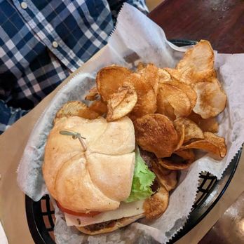 Annapolis Smokehouse & Tavern - Burger with House Chips - Barbeque Near Me - Annapolis, Maryland