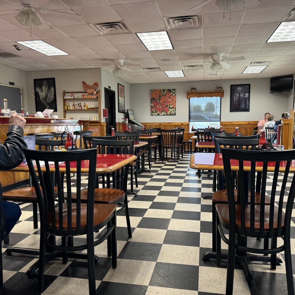 Charlie's Diner - Seating area - Diners Near Me - Jacksonville, Florida