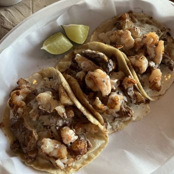 Buena Vida Mexican Cuisine - Tacos governador (fajita, shrimp, melted cheese, avocado and garlic sauce) - Mexican Near Me - Mission, Texas