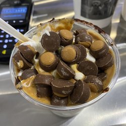 Eric's Ice Cream Factory - Buckeye sunday