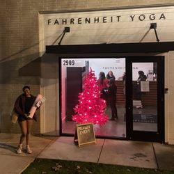 Fahrenheit Yoga - Outside!