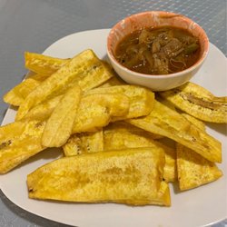 La Flor Mix Kitchen & Bar - Complimentary plantains with meat sauce to dip