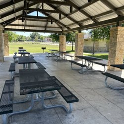 Park West - Seguin - Large covered picnic table area with grills