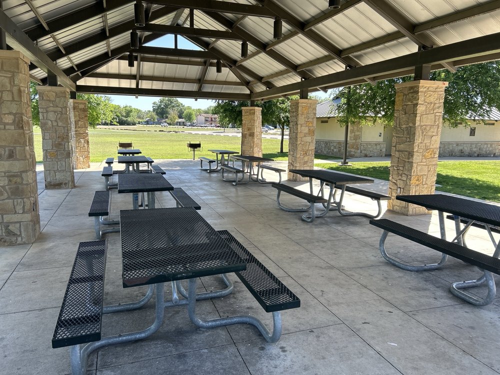 Social spots from Park West - Seguin