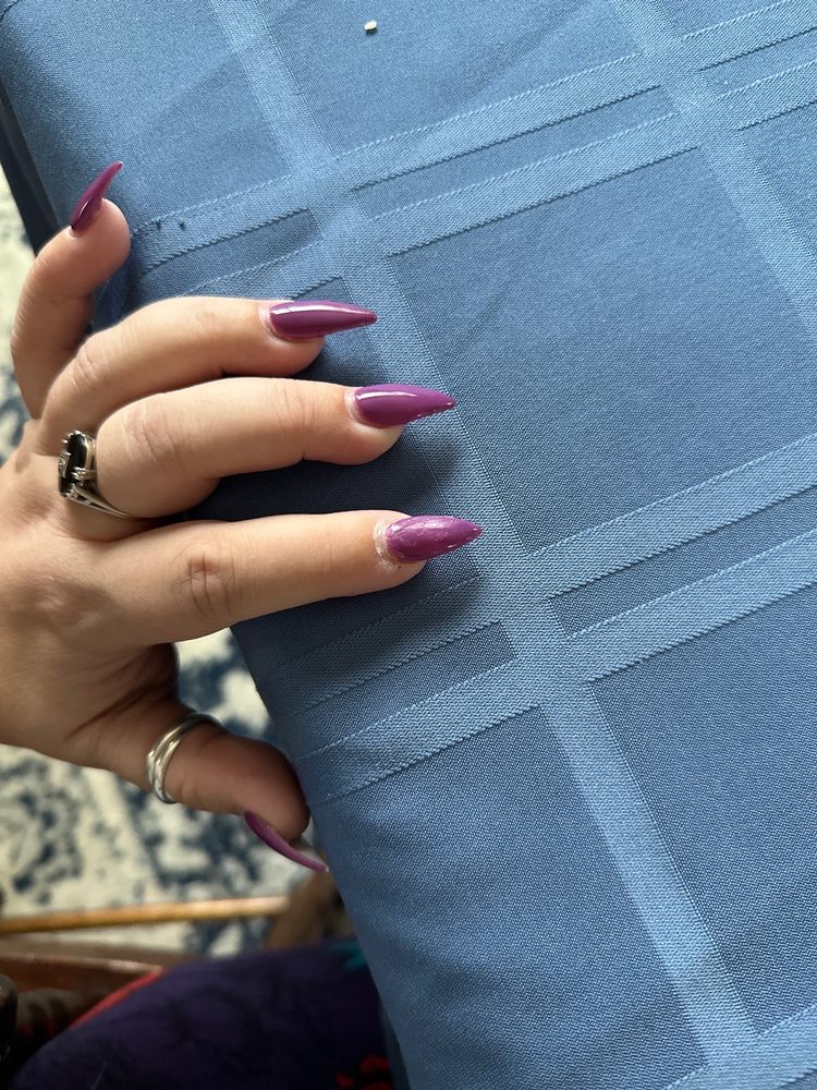 Lovely Nails Logo