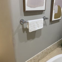 Prickett Properties - Dirty bath cloths left by previous guests- cleaning company at Prickett Properties didn't bother to do laundry