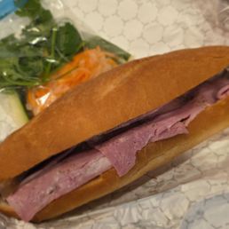 bánh mì đặc biệt (to-go with veggies on the side)