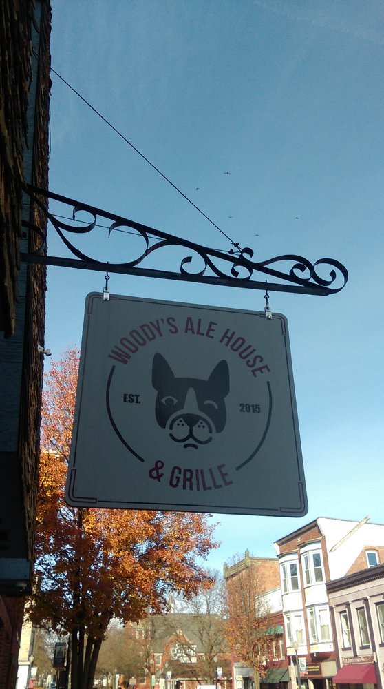 Woody's Ale House & Grille Logo