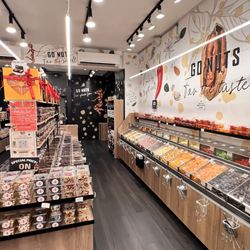 Nuts Factory - Astoria - Inside