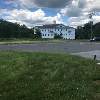 Country Cloverleaf Shell - Nice big New England style building for sale across from the Cloverleaf Shell station & Deli. - Delis Near Me - Killingworth, Connecticut