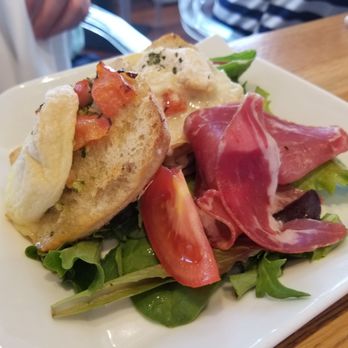 La Nautique - Goat cheese toast entrée - French Near Me - Marseille, 13