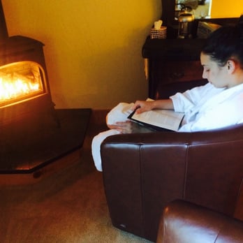 Rogue River Lodge At Snag Patch - Fire place area in cabin six - Hotels Near Me - Gold Beach, Oregon