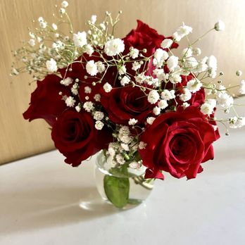 Elements Bar & Lounge - Beautiful roses given to me by a beautiful stranger at Elements on Valentine's night - Cocktail Bars Near Me - San Francisco, California