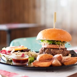 Goiko Grill - Foie Burger: medallón de paté de foie, brotes verdes y reducción de pedro ximenez y manzana