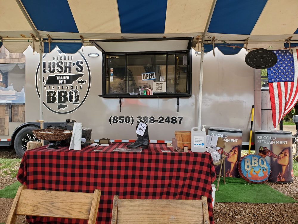 Lush's Tennessee BBQ Logo