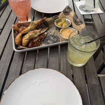 Oak & Stone - Drinks and appetizer - Pizza Near Me - Saint Petersburg, Florida