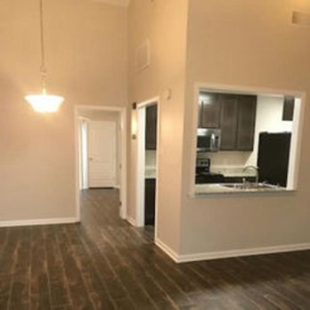 Dixie Floors - an empty living room and kitchen - Carpeting Near Me - Shreveport, Louisiana Dixie Floors - an empty living room and kitchen - Carpeting Near Me - Shreveport, Louisiana