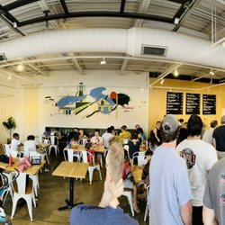 302 Wheaton - Line waiting to order insIde the dining area