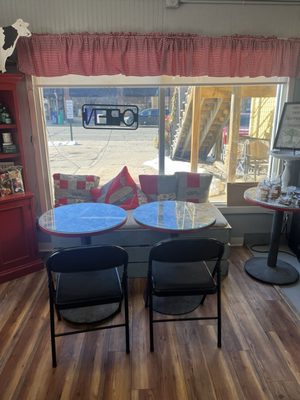 Sara's Bakery - featuring Tipsy Pies by null