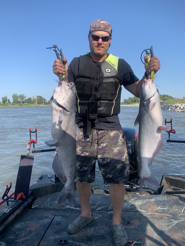 MISSOURI RIVER CATFISH GUIDES Updated April 2024 23 Photos