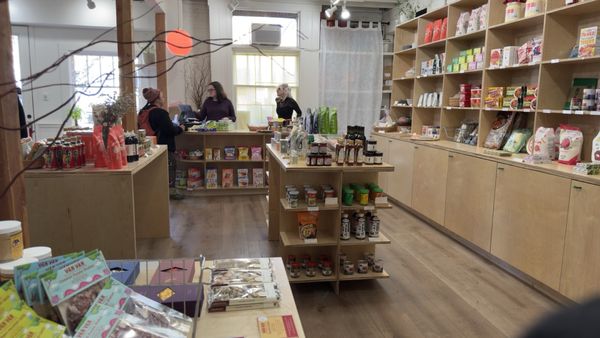 Winnie Superette by null