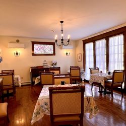 Palmer House Inn - Our big dining room, the scene of daily awesome breakfasts!