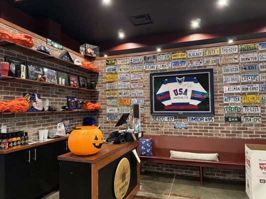 Frank & Teressa's Anchor Bar by null