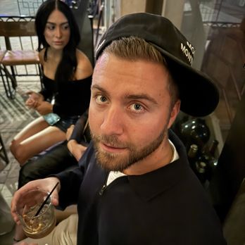 Oak and Vine - Cocktail Bars Near Me - Glendale, California