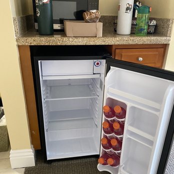 Pismo Lighthouse Suites - Nice size fridge - Hotels Near Me - Pismo Beach, California Pismo Lighthouse Suites - Nice size fridge - Hotels Near Me - Pismo Beach, California