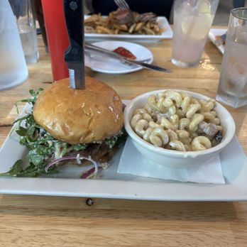 Seaworthy Kitchen & Bar - Pimento burger and mac & cheese - Seafood Near Me - Carolina Beach, North Carolina