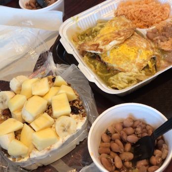 El Rey - Chilaquiles verdes, biónico, beans and rice - Mexican Near Me - Chino, California El Rey - Chilaquiles verdes, biónico, beans and rice - Mexican Near Me - Chino, California