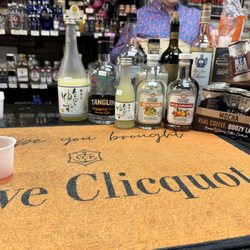 Select Vintage Wines & Spirits - Some free samples of organic liquor. Tasty!