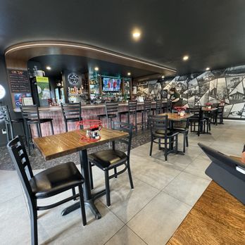 JonnyO’s Pizzeria - Bar and seating area - Chicken Wings Near Me - Belleville , Wisconsin