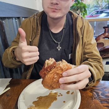 Biscuits BBQ - Nashville Spicy Chicken Sando - Barbeque Near Me - Napa , California