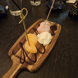 Mochi ice cream (mango and strawberry)
