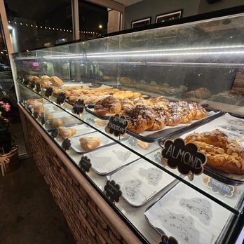 Cafe Bonaparte - Redondo Beach - Display case - Cafes Near Me - Redondo Beach, California Cafe Bonaparte - Redondo Beach - Display case - Cafes Near Me - Redondo Beach, California