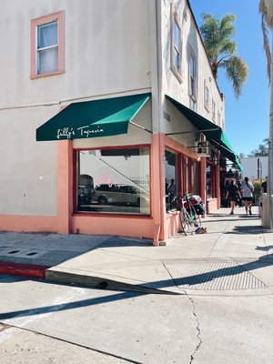 Lilly's Taqueria by null