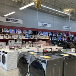 BrandsMart USA - Great Buys Await!