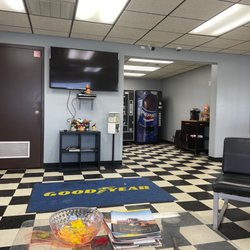 Raben Tire & Auto Service - Waiting room