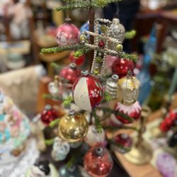 Lakewood Antique Mall - Ornaments