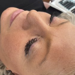 Wax & Lash by Jackie - Eyelashes hybrid!