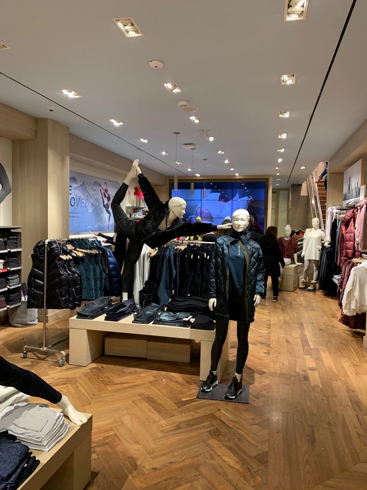 ATHLETA 29 Photos & 18 Reviews 101 E Oak St, Chicago, Illinois